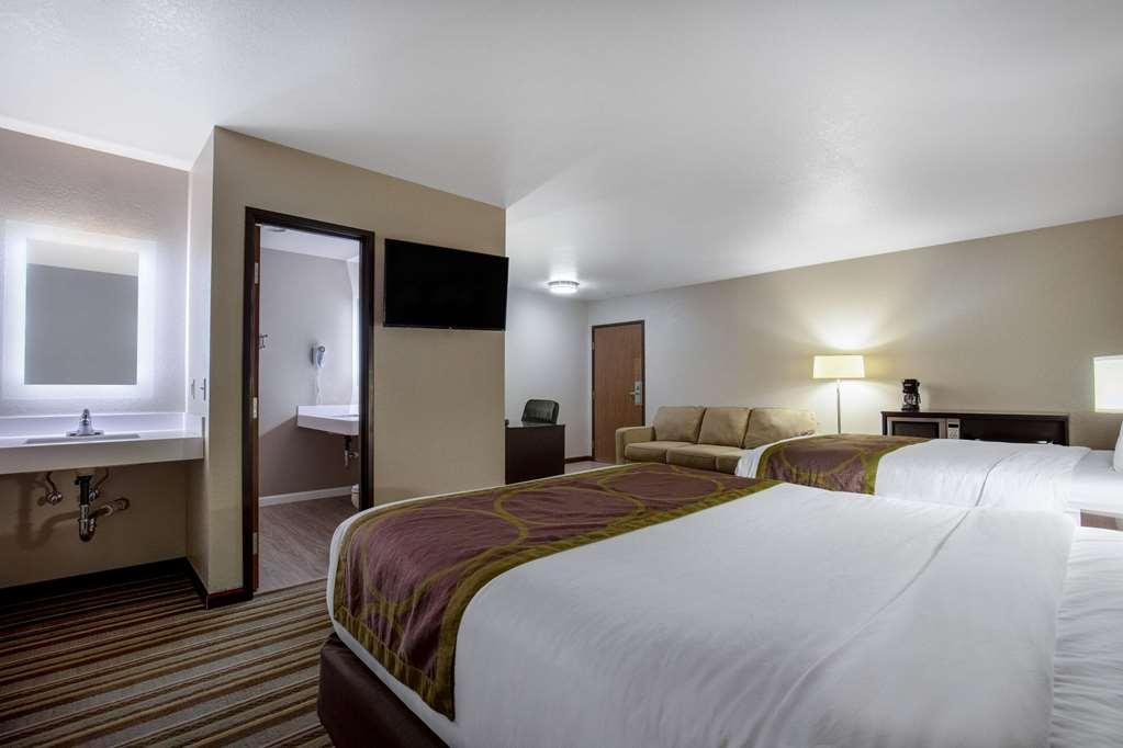 Super 8 By Wyndham St. Regis Hotel Szoba fotó